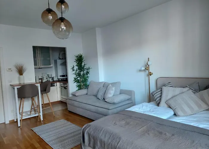 Balcony Apartment, 5 Min Walk To First District