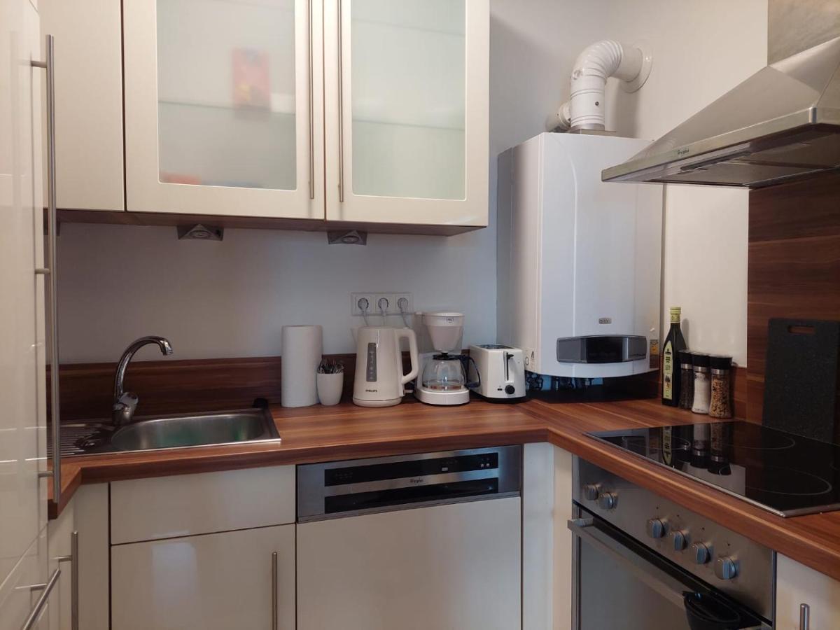 Apartment Balcony Apartment, 5 Min Walk To First District