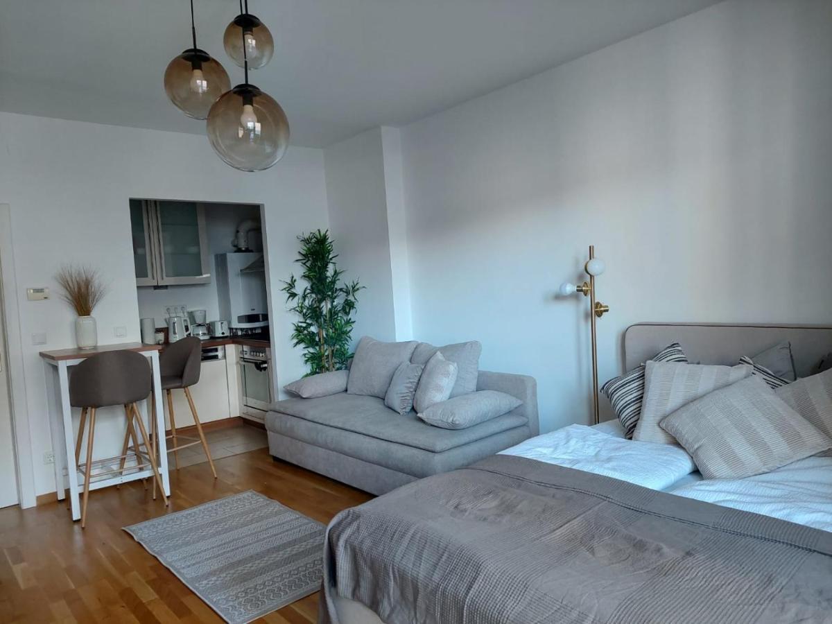 Balcony Apartment, 5 Min Walk To First District