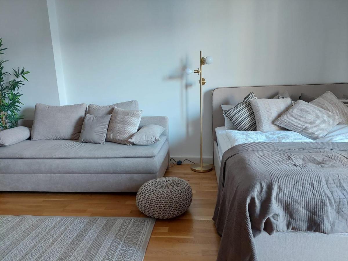 Balcony Apartment, 5 Min Walk To First District Apartment Vienna