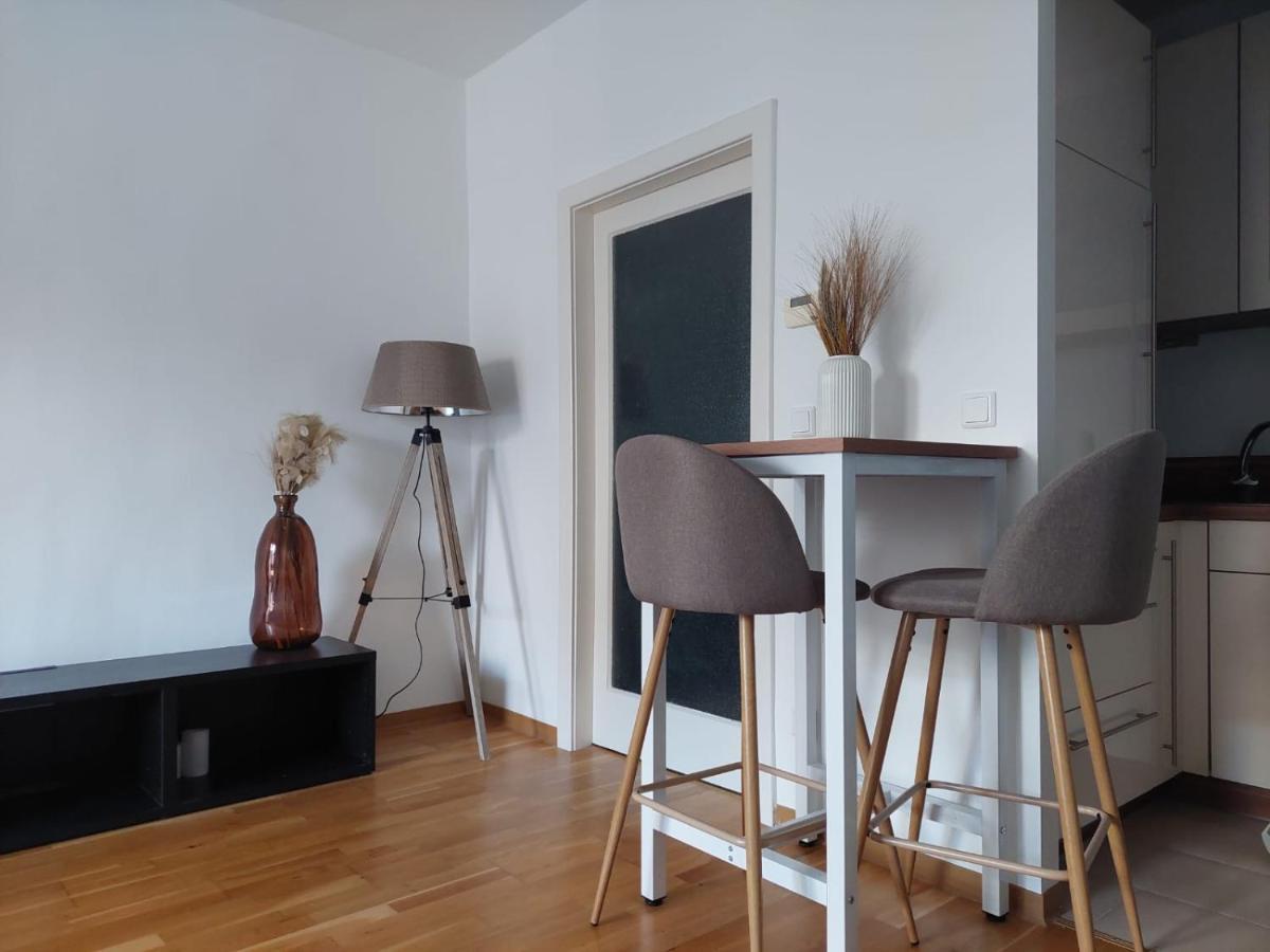 Balcony Apartment, 5 Min Walk To First District Apartment